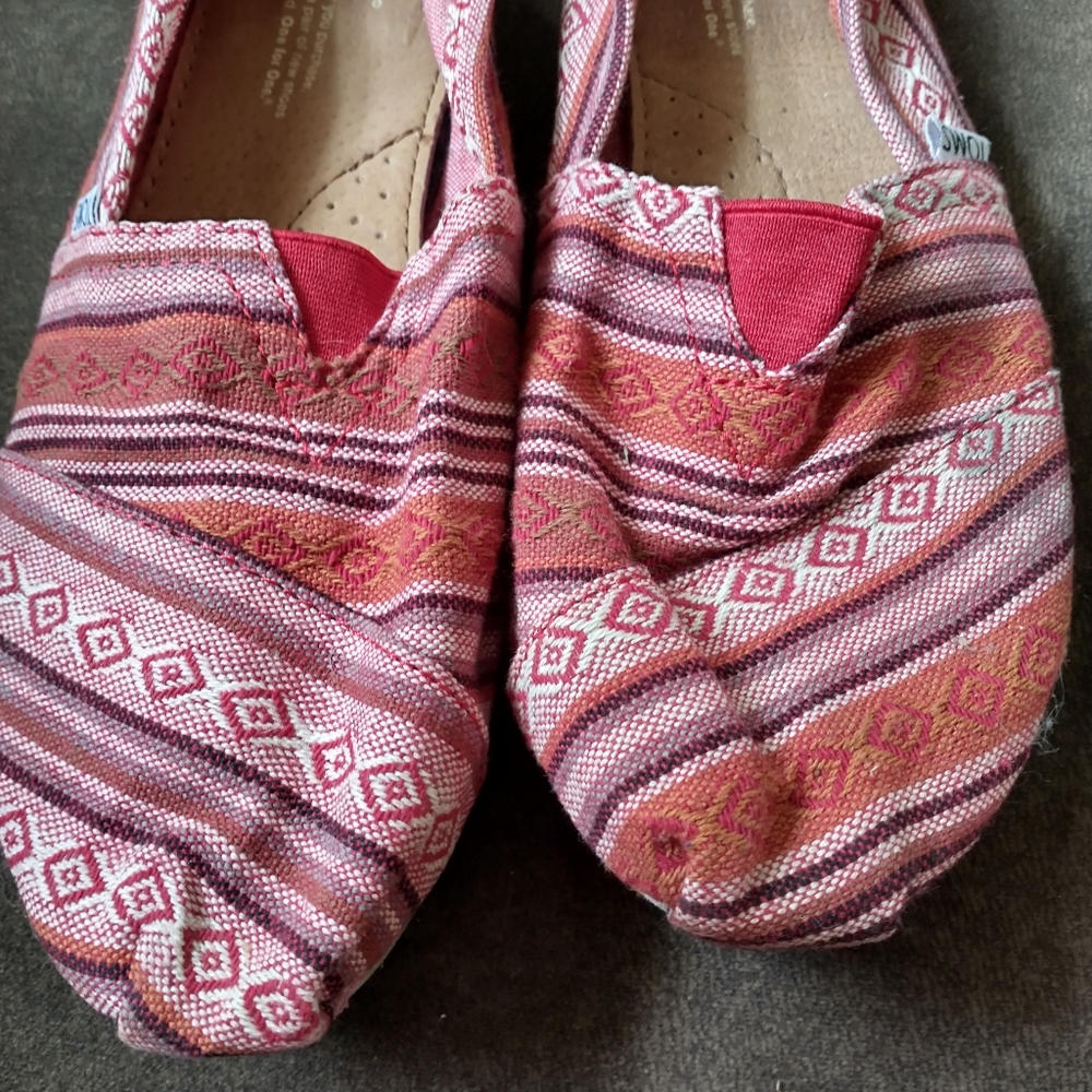 Toms